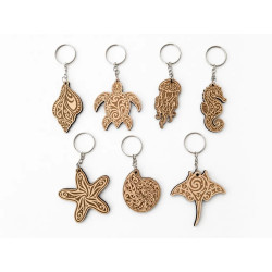 Porte-clé esprit de l'océan en bois gravé